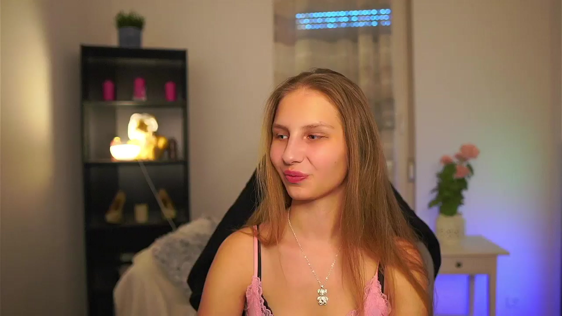 Gallery image thumbnail from Emmie_murray's myfreecams stream on, 04/08/2026, 16:25 image 1 of 20