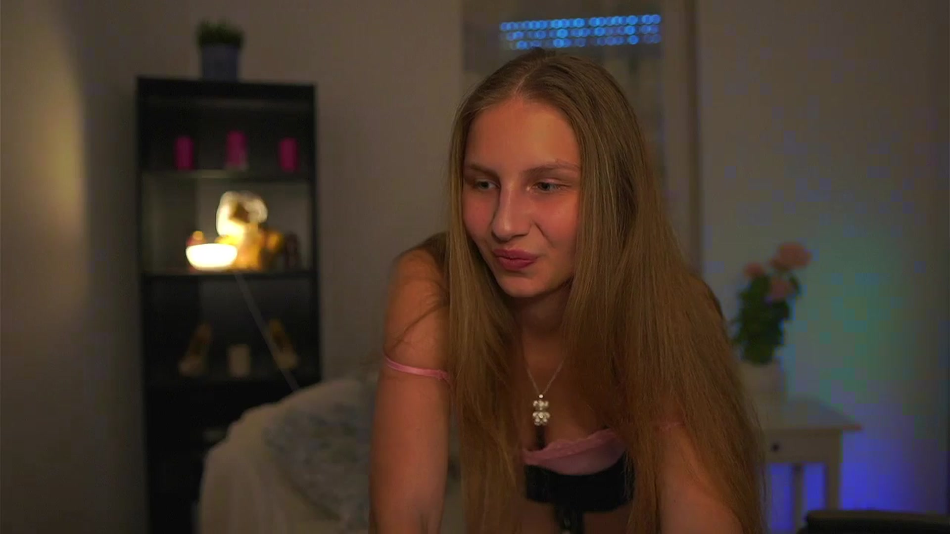 Gallery image thumbnail from Emmie_murray's myfreecams stream on, 04/08/2026, 16:25 image 10 of 20