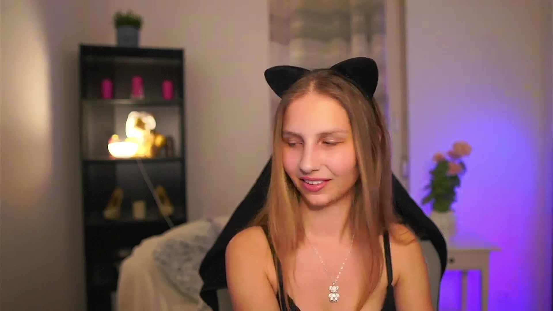 Gallery image thumbnail from Emmie_murray's myfreecams stream on, 04/08/2026, 17:55 image 11 of 20