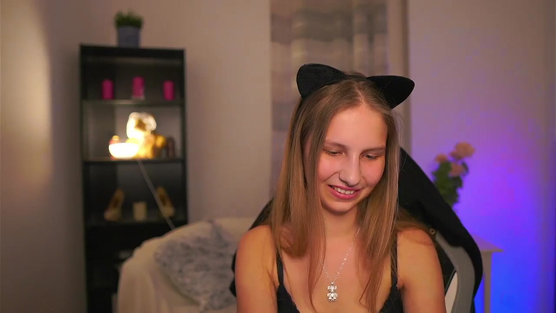 Gallery image thumbnail from Emmie_murray's myfreecams stream on, 04/08/2026, 17:55 image 12 of 20