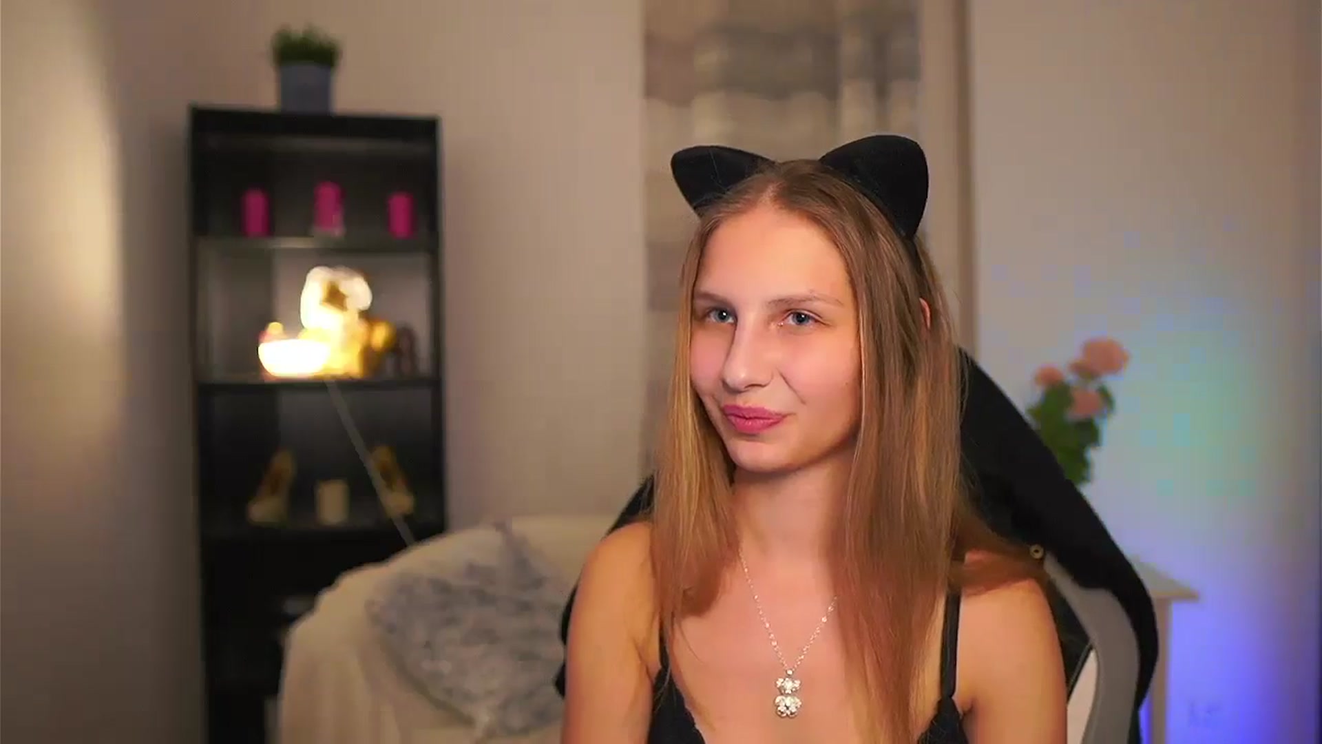 Gallery image thumbnail from Emmie_murray's myfreecams stream on, 04/08/2026, 17:55 image 13 of 20