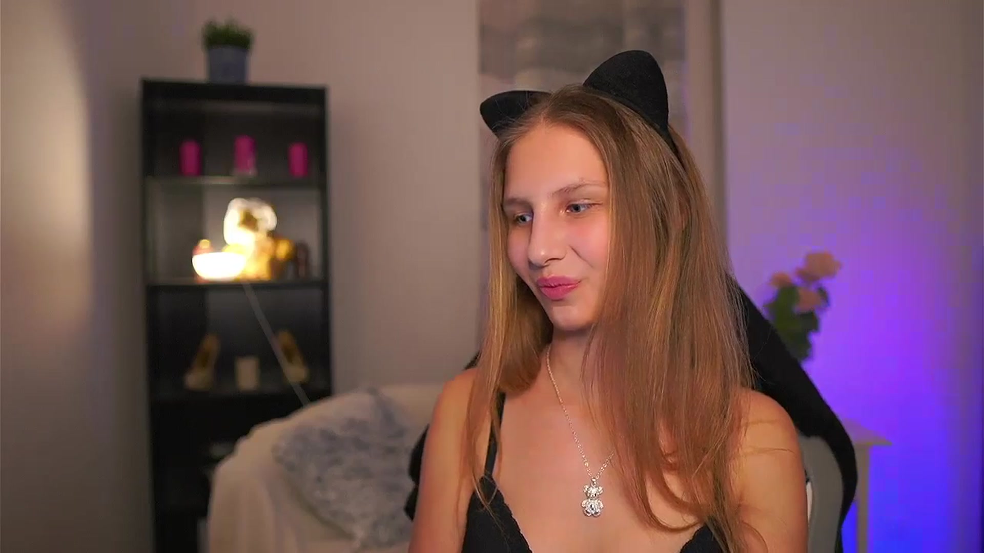 Gallery image thumbnail from Emmie_murray's myfreecams stream on, 04/08/2026, 17:55 image 9 of 20