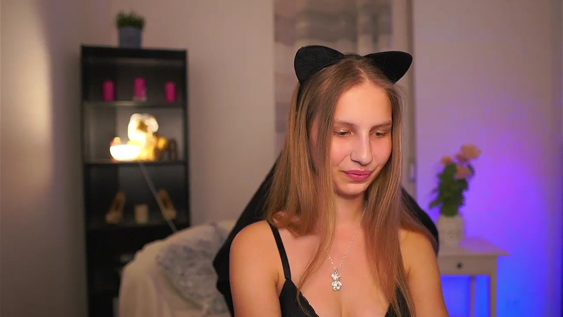 Gallery image thumbnail from Emmie_murray's myfreecams stream on, 04/08/2026, 17:55 image 16 of 20