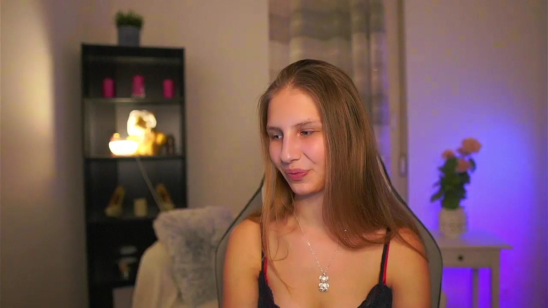 Gallery image thumbnail from Emmie_murray's myfreecams stream on, 04/09/2026, 21:17 image 9 of 20