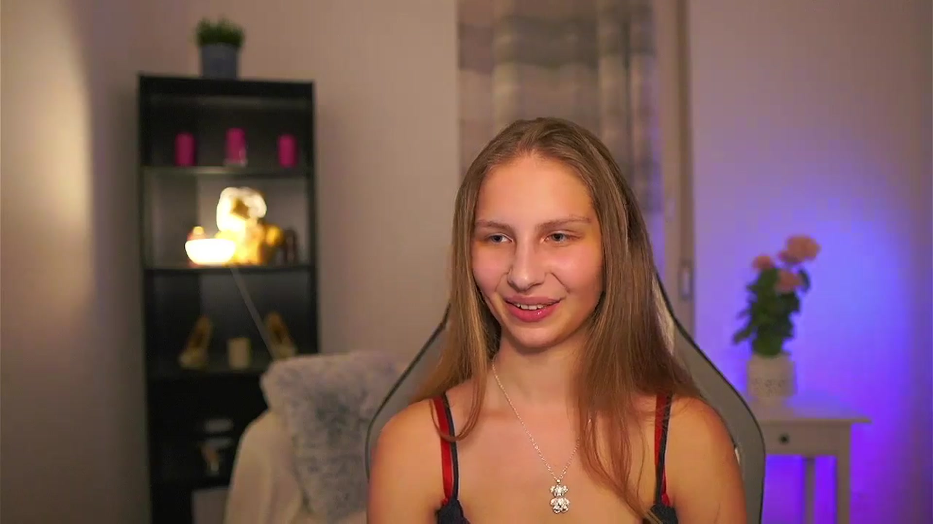 Gallery image thumbnail from Emmie_murray's myfreecams stream on, 04/09/2026, 21:17 image 16 of 20