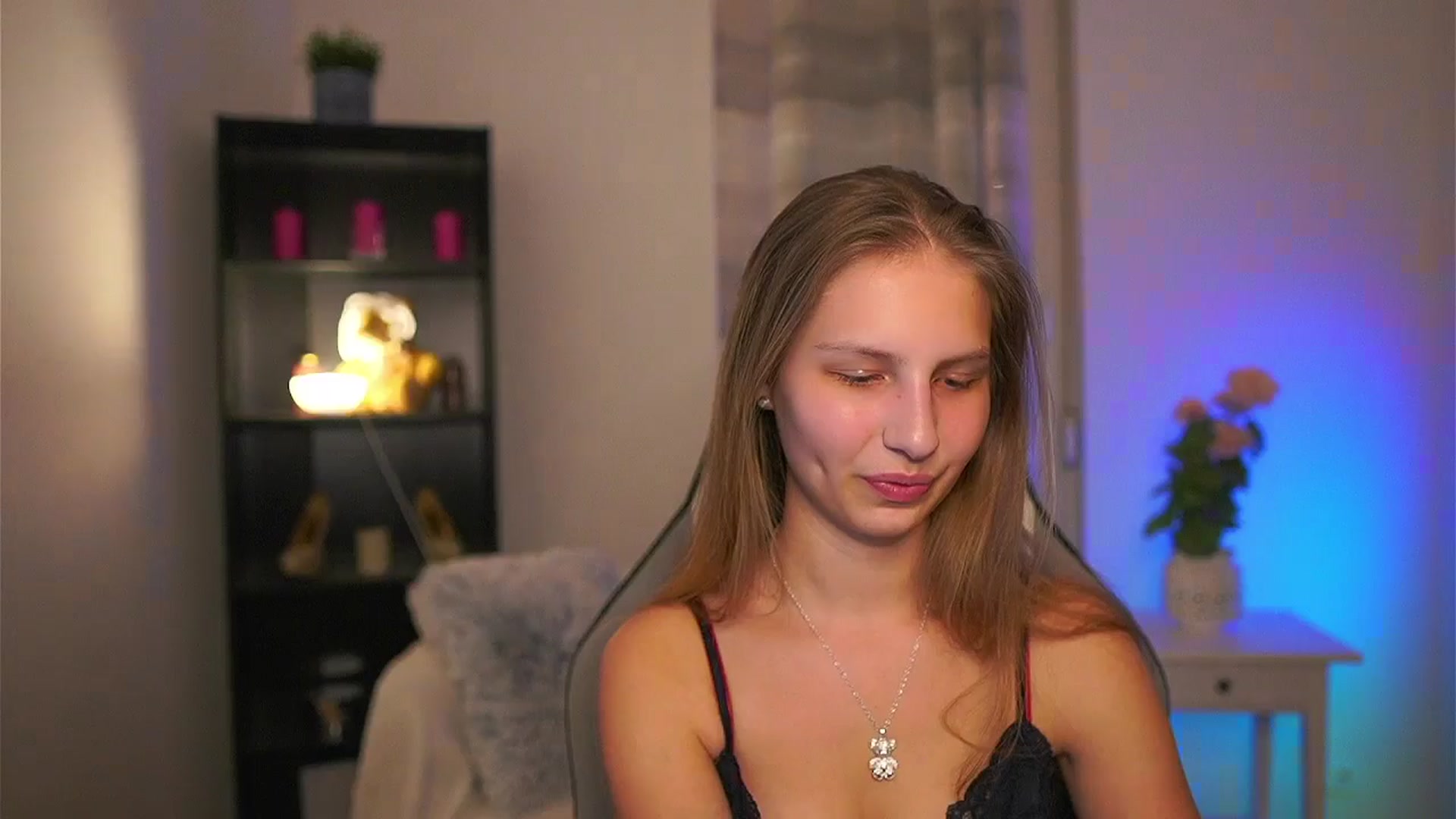Gallery image thumbnail from Emmie_murray's myfreecams stream on, 04/09/2026, 21:17 image 1 of 20