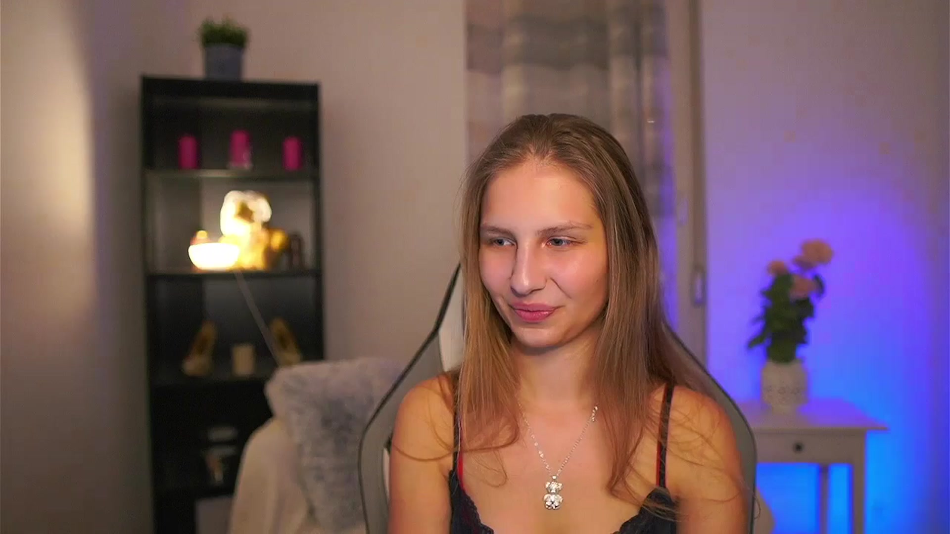 Gallery image thumbnail from Emmie_murray's myfreecams stream on, 04/09/2026, 21:17 image 14 of 20
