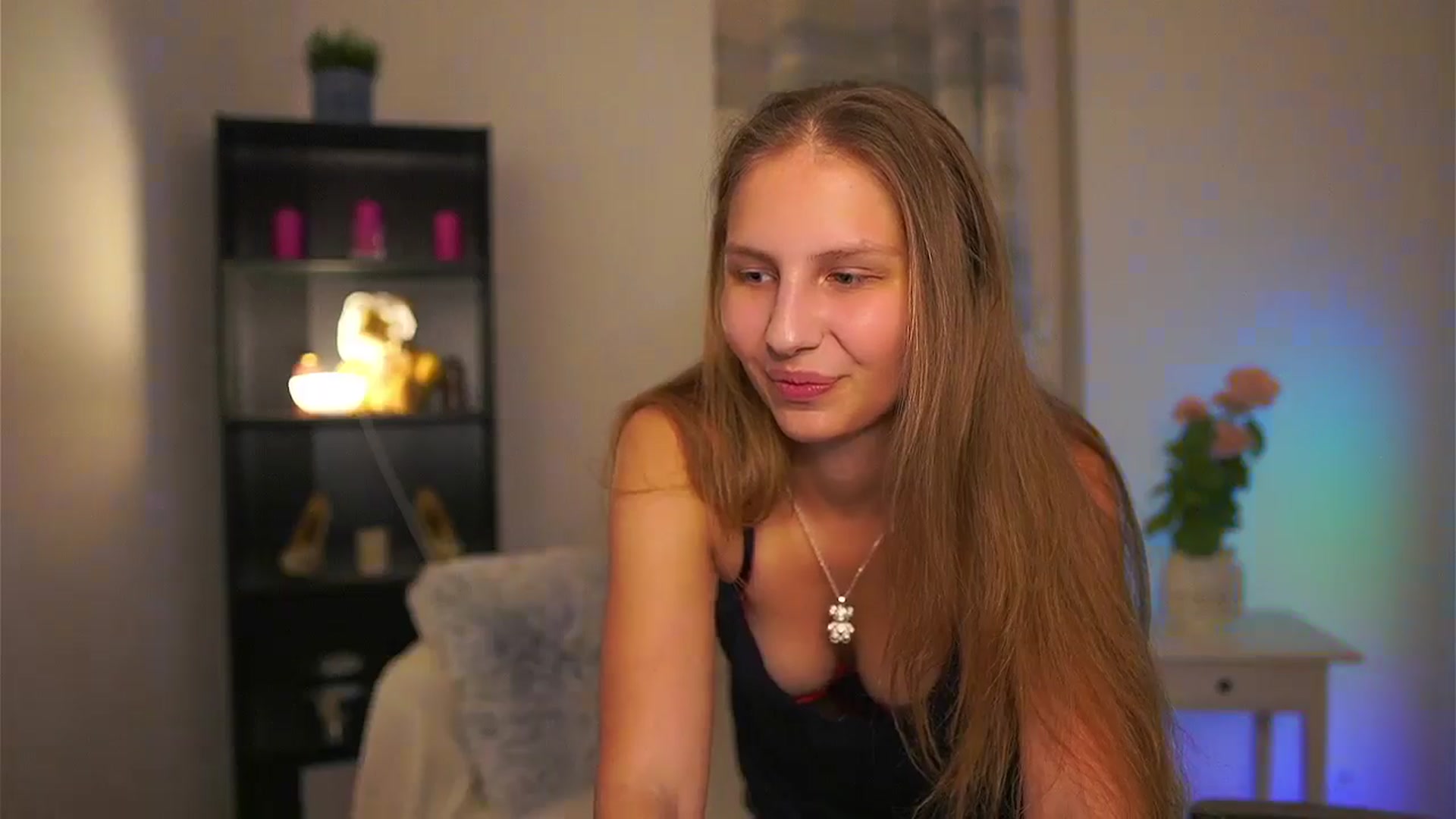 Gallery image thumbnail from Emmie_murray's myfreecams stream on, 04/09/2026, 21:17 image 18 of 20