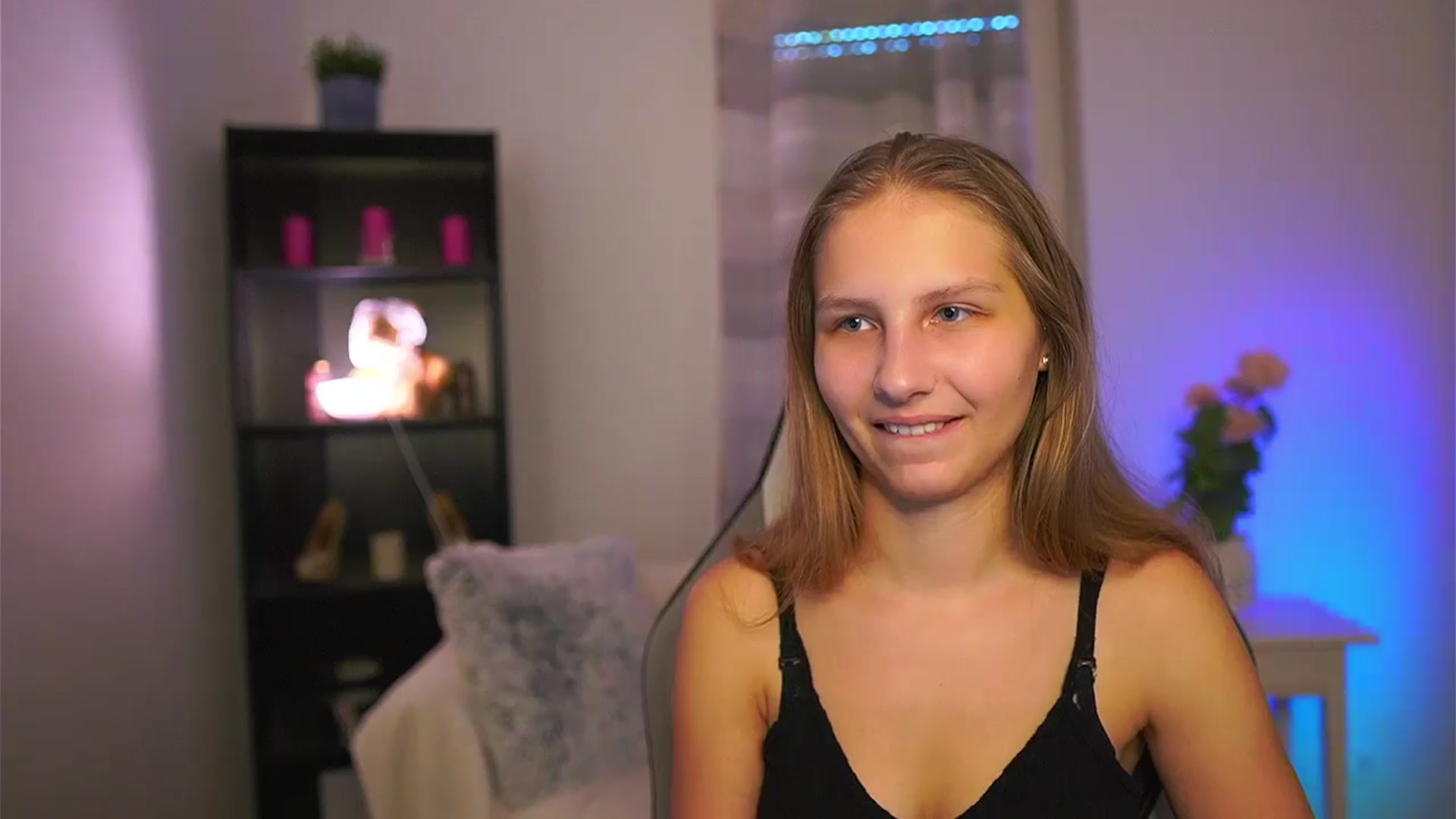 Gallery image thumbnail from Emmie_murray's myfreecams stream on, 04/11/2026, 15:42 image 3 of 20