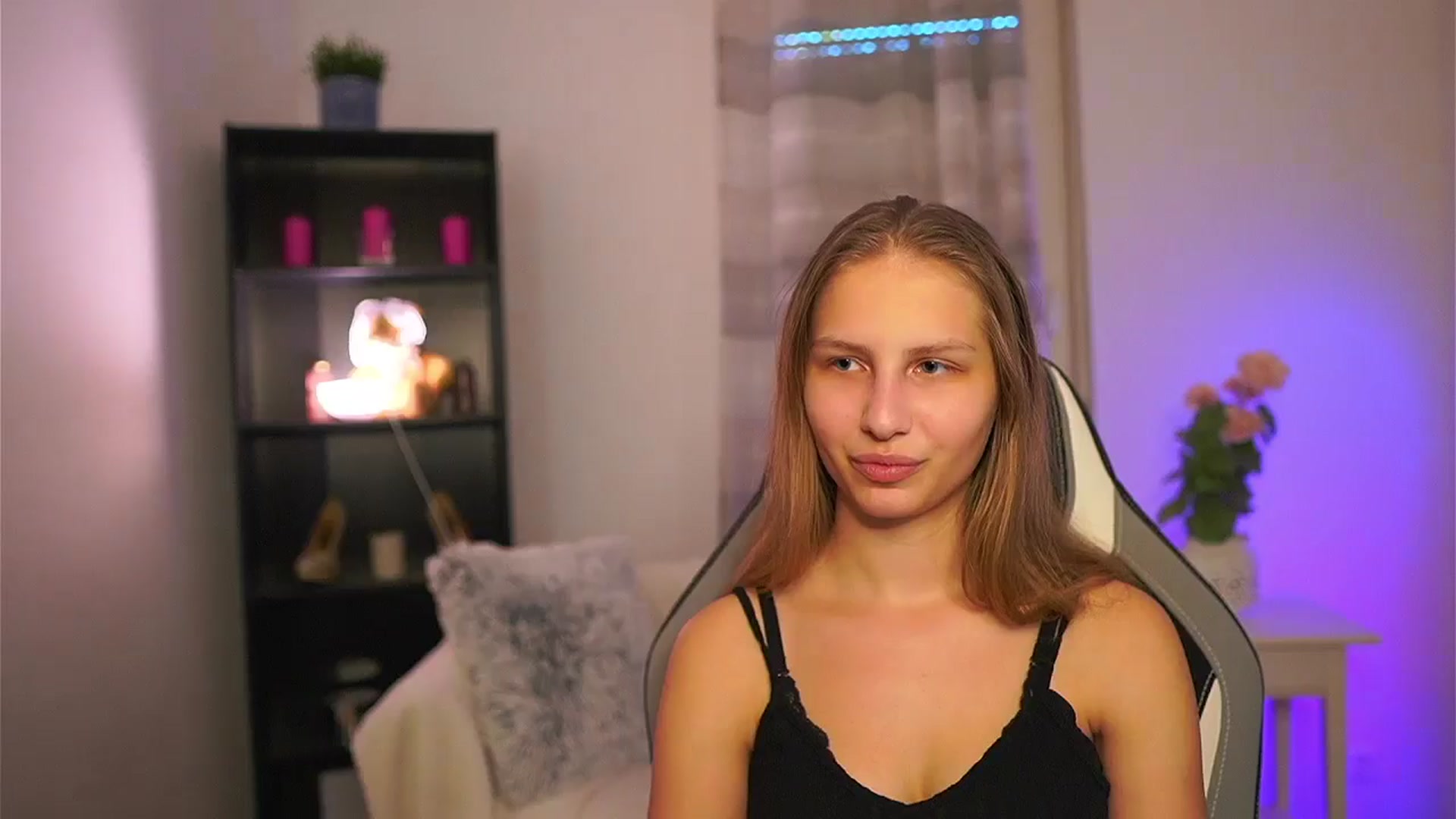 Gallery image thumbnail from Emmie_murray's myfreecams stream on, 04/11/2026, 15:42 image 1 of 20