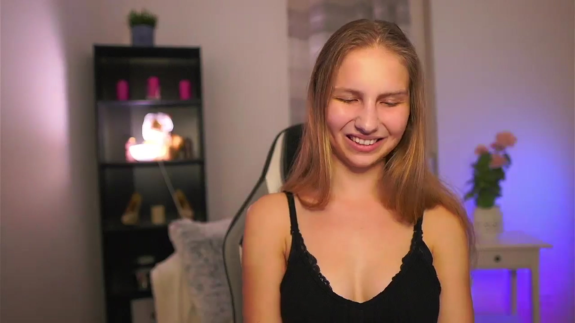 Gallery image thumbnail from Emmie_murray's myfreecams stream on, 04/11/2026, 22:29 image 19 of 20
