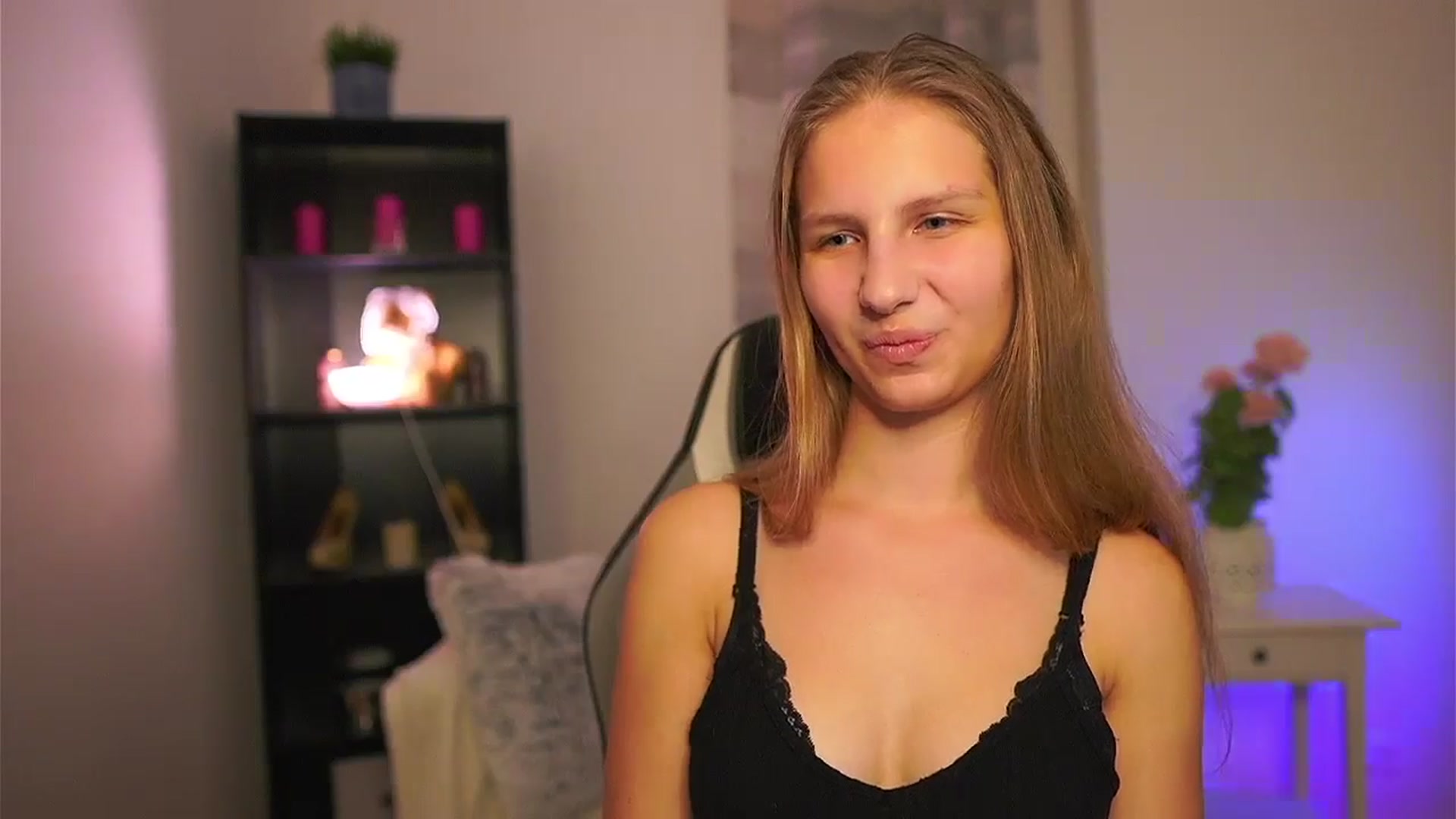 Gallery image thumbnail from Emmie_murray's myfreecams stream on, 04/11/2026, 22:29 image 18 of 20
