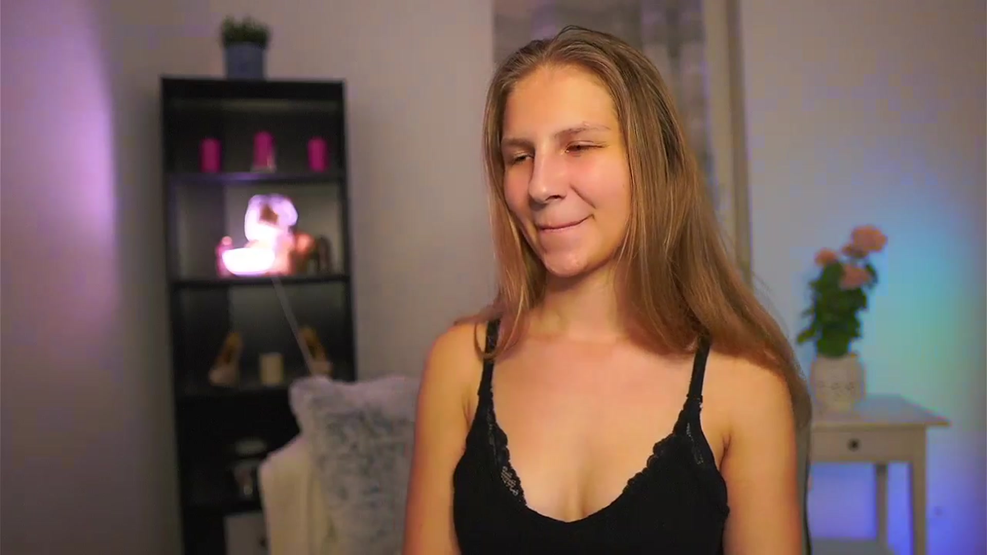 Gallery image thumbnail from Emmie_murray's myfreecams stream on, 04/11/2026, 22:29 image 8 of 20