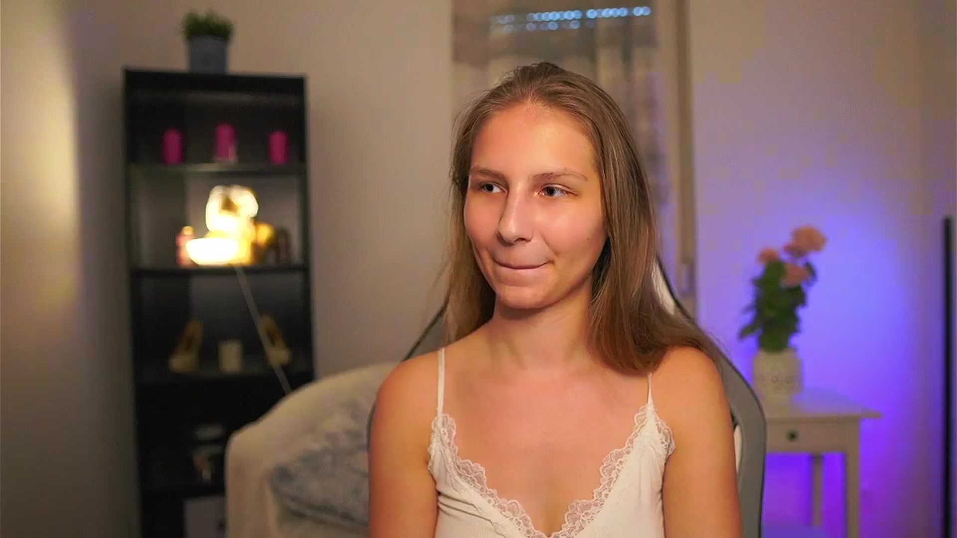 Gallery image thumbnail from Emmie_murray's myfreecams stream on, 04/12/2026, 17:23 image 16 of 20