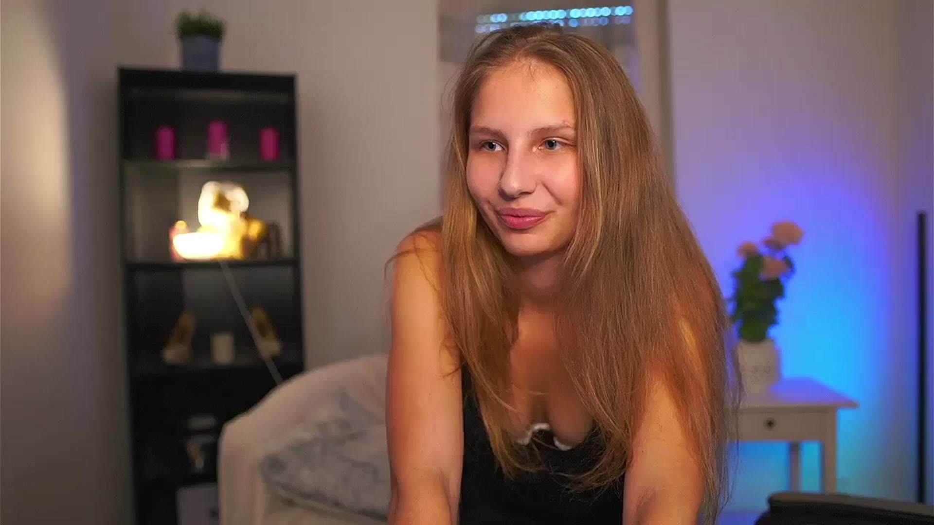 Gallery image thumbnail from Emmie_murray's myfreecams stream on, 04/15/2026, 14:43 image 3 of 20