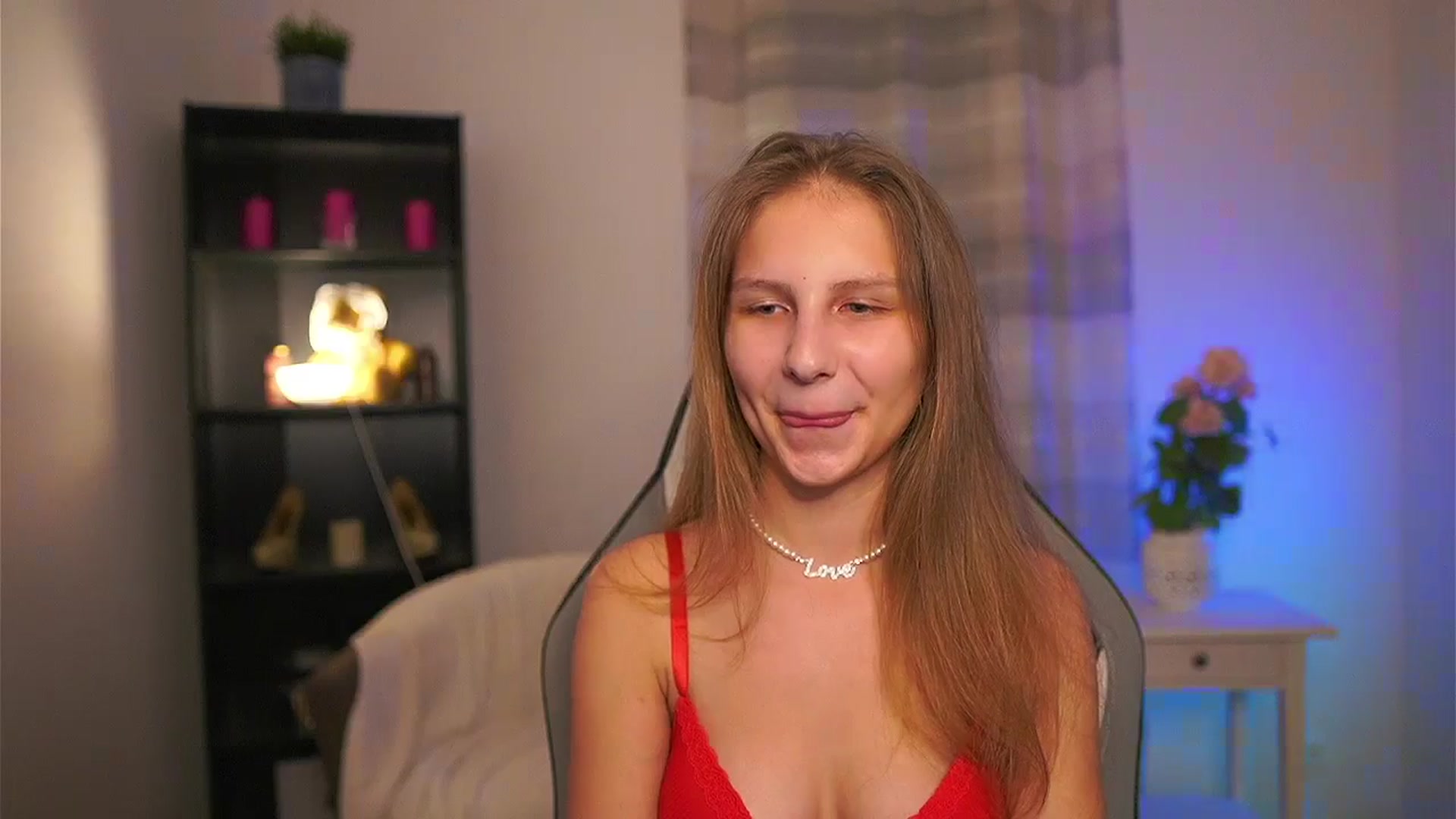 Gallery image thumbnail from Emmie_murray's myfreecams stream on, 04/16/2026, 21:17 image 12 of 20