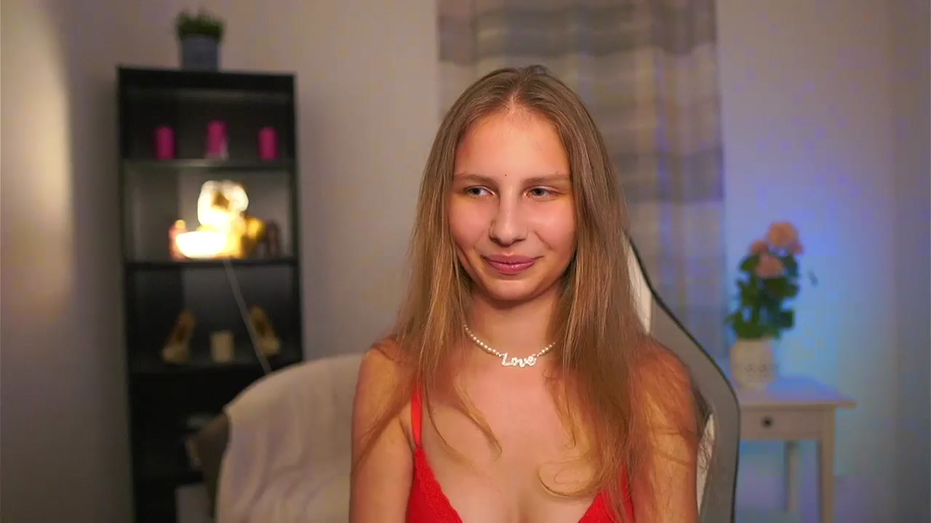 Gallery image thumbnail from Emmie_murray's myfreecams stream on, 04/16/2026, 22:50 image 17 of 20