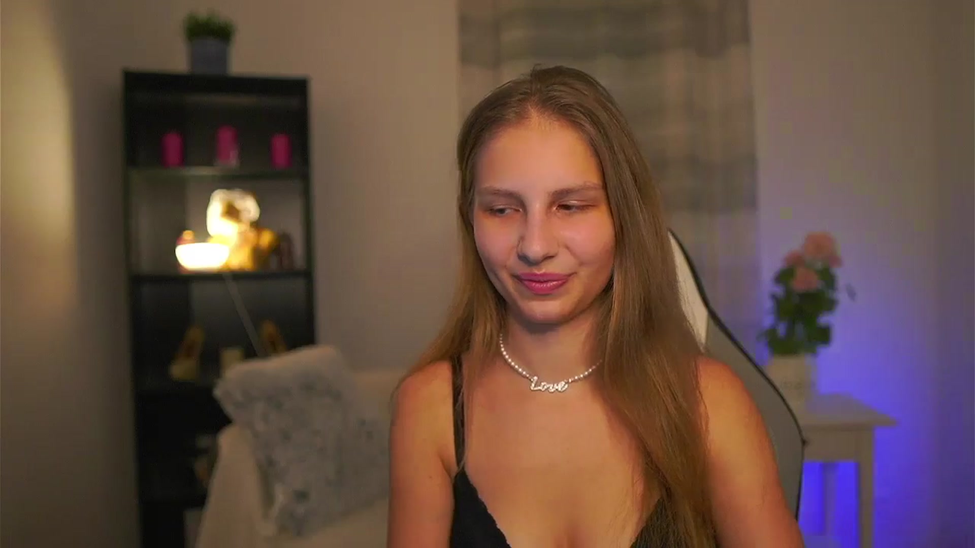 Gallery image thumbnail from Emmie_murray's myfreecams stream on, 04/17/2026, 19:54 image 20 of 20