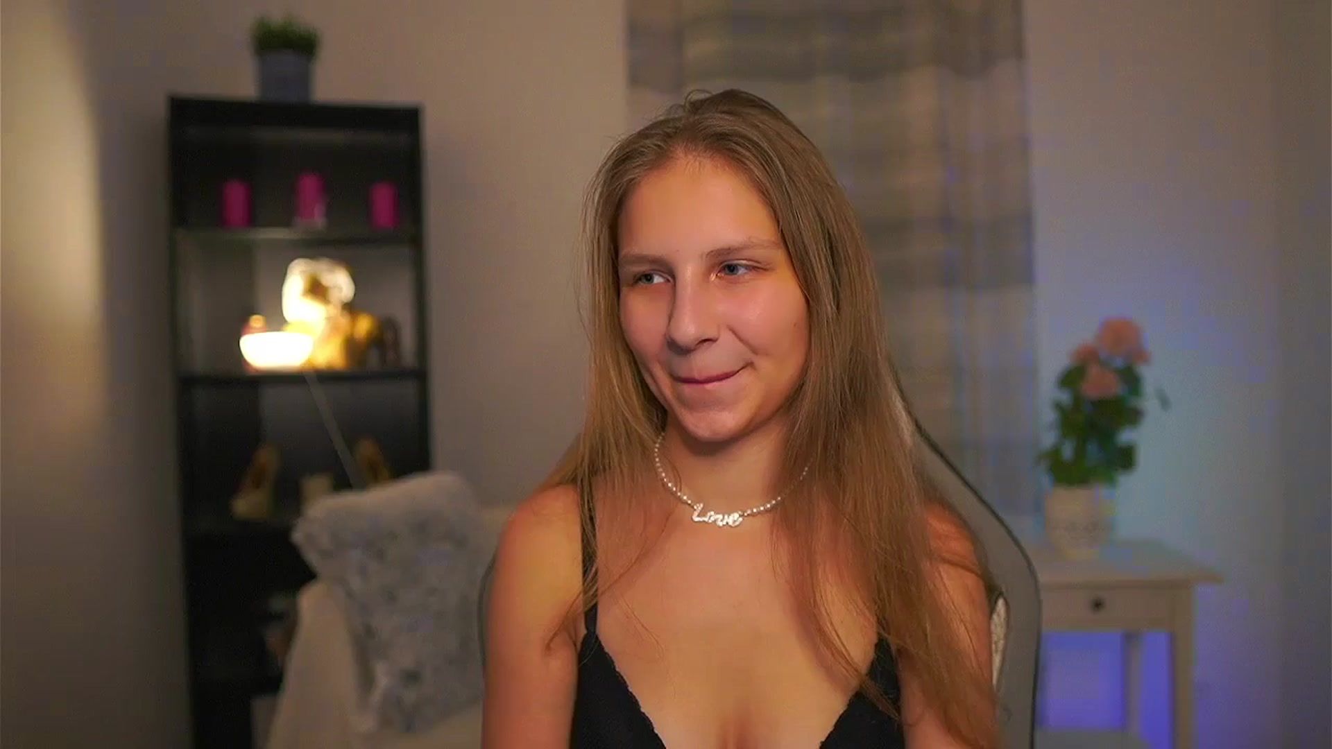 Gallery image thumbnail from Emmie_murray's myfreecams stream on, 04/17/2026, 19:54 image 10 of 20