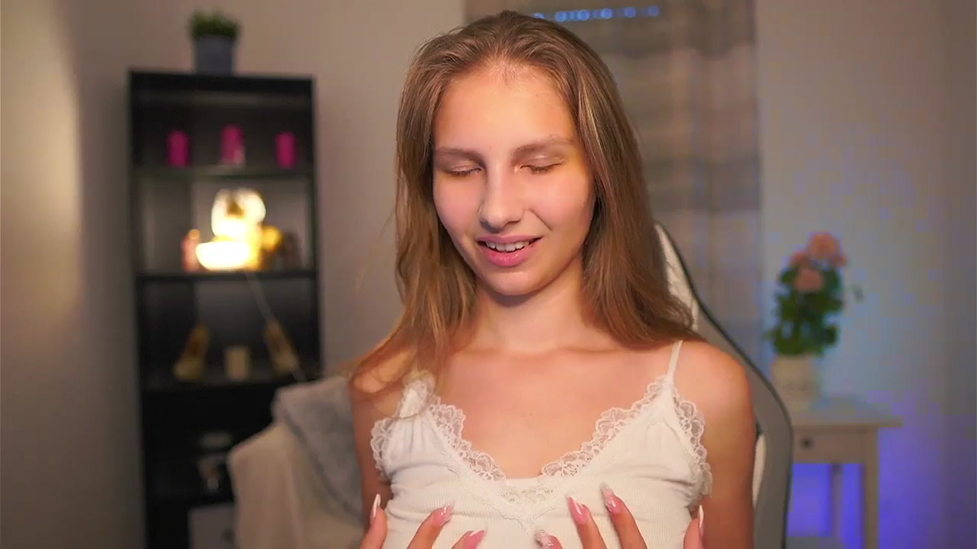 Gallery image thumbnail from Emmie_murray's myfreecams stream on, 04/18/2026, 17:01 image 17 of 20