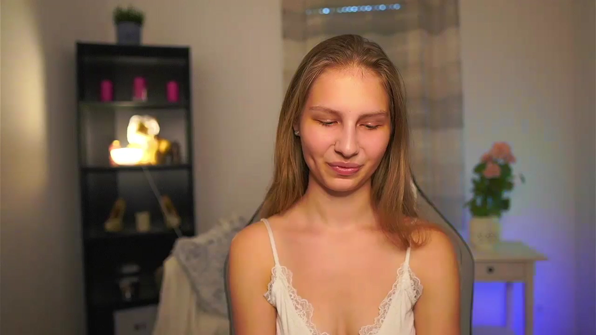 Gallery image thumbnail from Emmie_murray's myfreecams stream on, 04/19/2026, 15:58 image 13 of 20