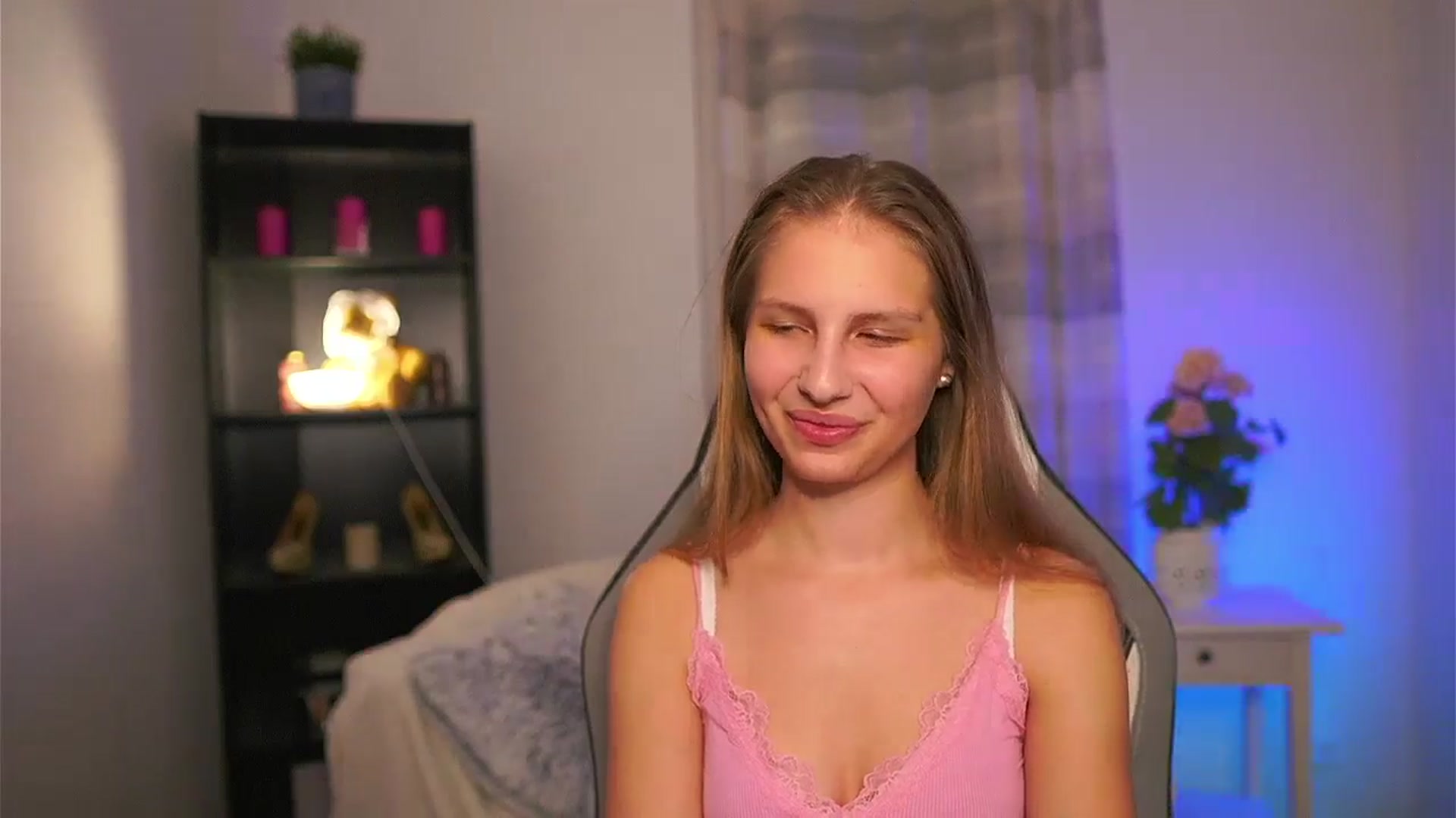 Gallery image thumbnail from Emmie_murray's myfreecams stream on, 04/23/2026, 19:12 image 2 of 20