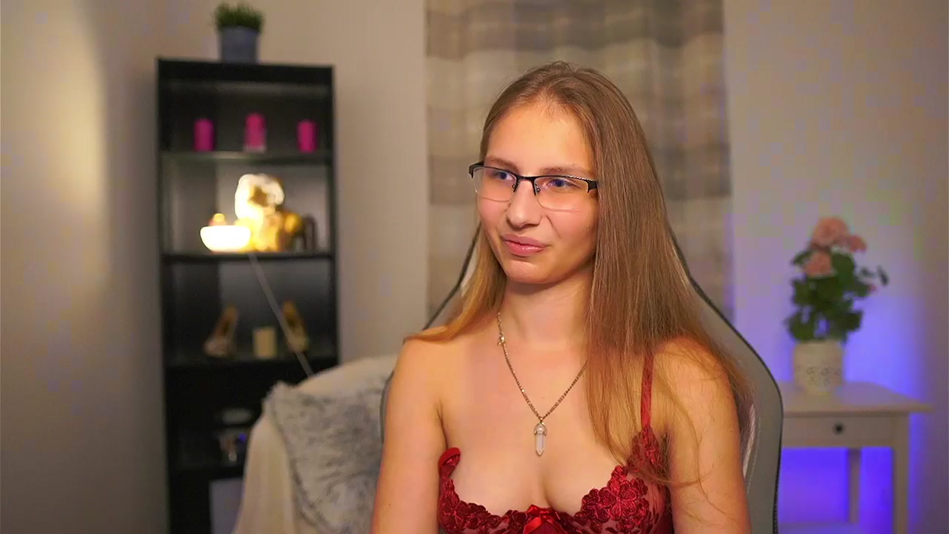 Gallery image thumbnail from Emmie_murray's myfreecams stream on, 05/07/2026, 20:58 image 13 of 20