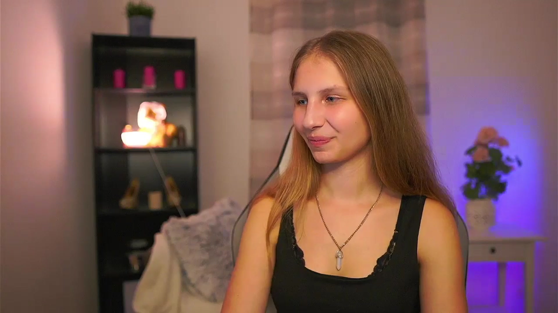 Gallery image thumbnail from Emmie_murray's myfreecams stream on, 05/08/2026, 18:31 image 6 of 20