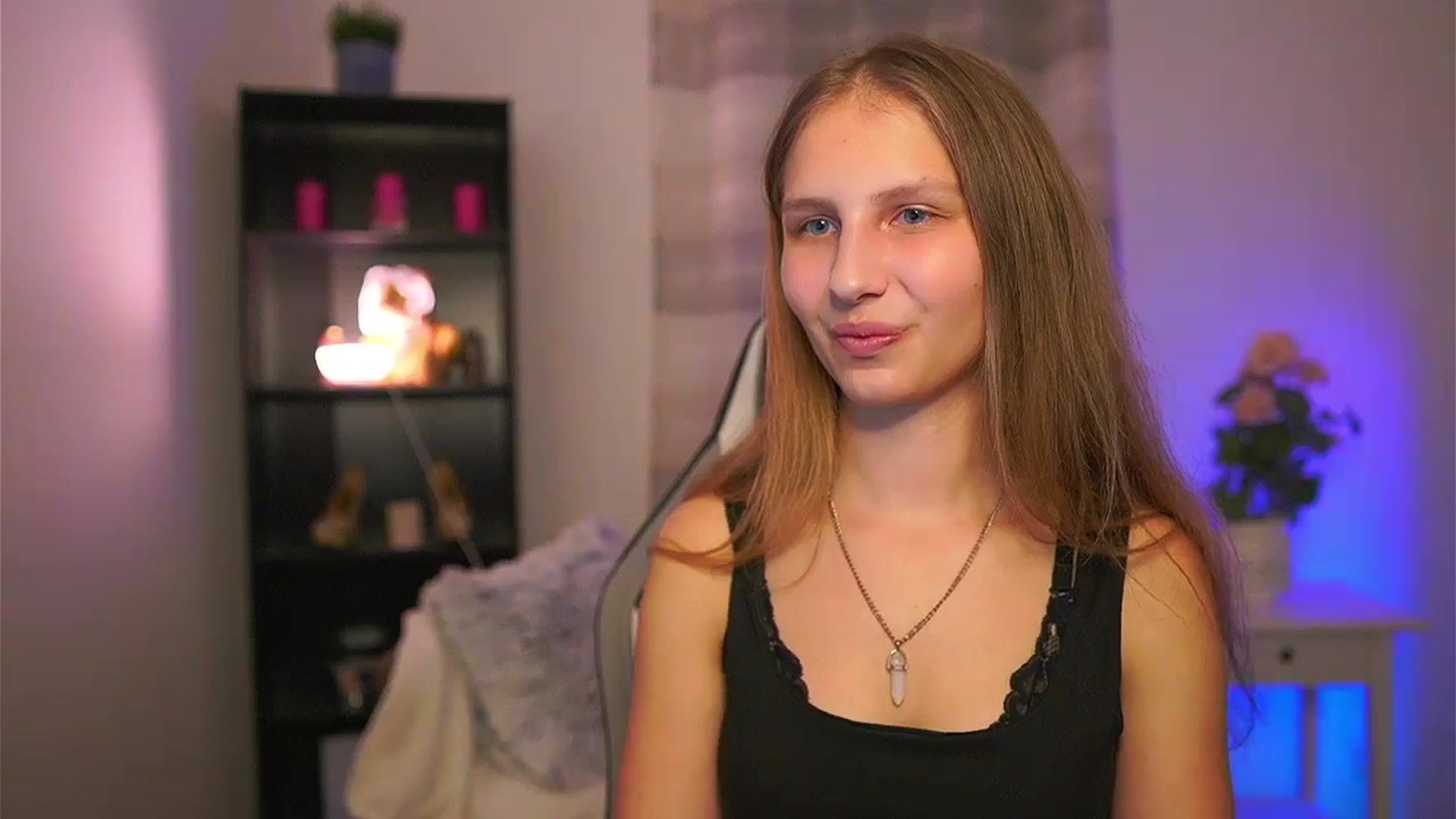 Gallery image thumbnail from Emmie_murray's myfreecams stream on, 05/08/2026, 18:31 image 2 of 20