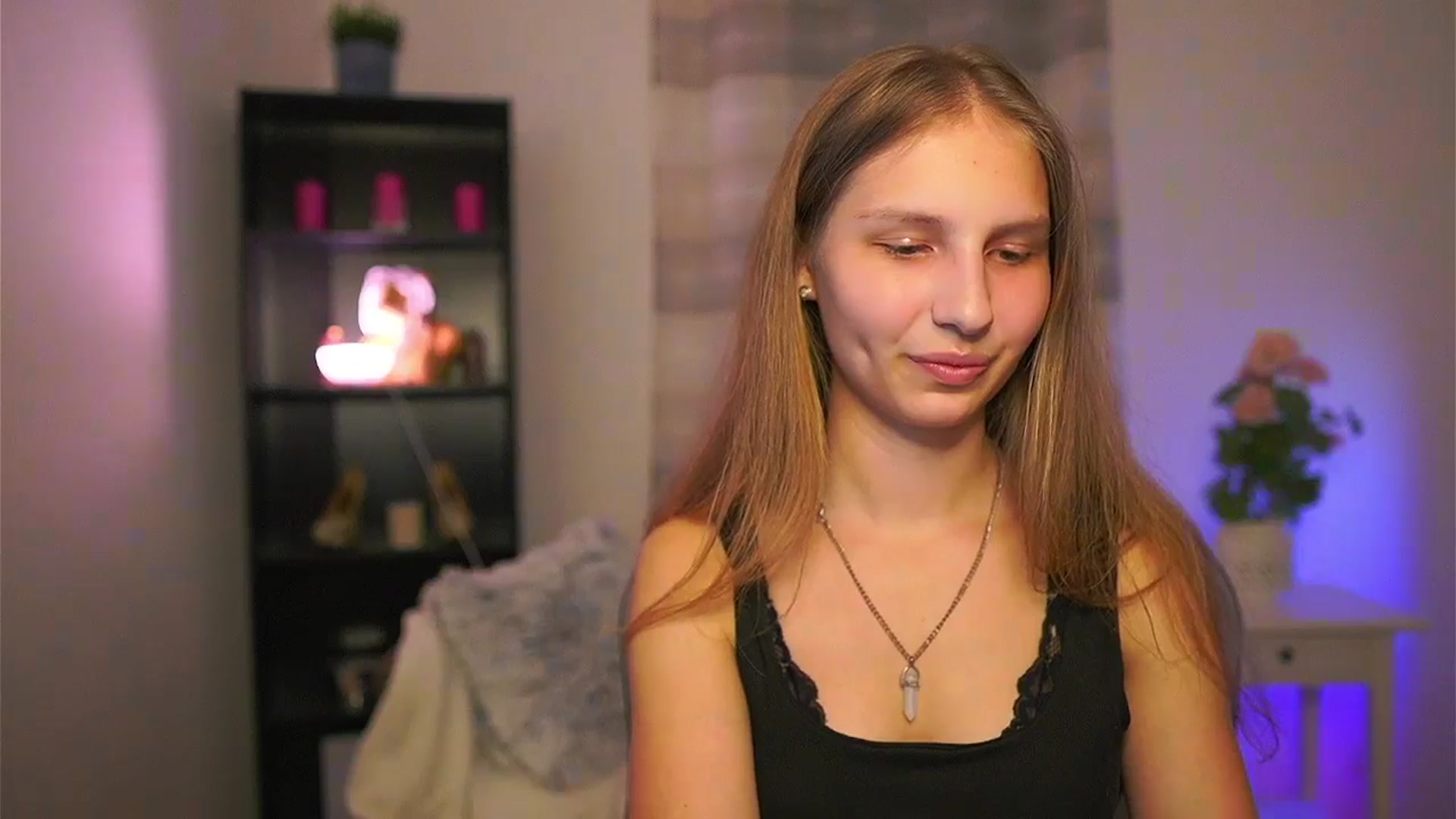 Gallery image thumbnail from Emmie_murray's myfreecams stream on, 05/08/2026, 18:31 image 3 of 20