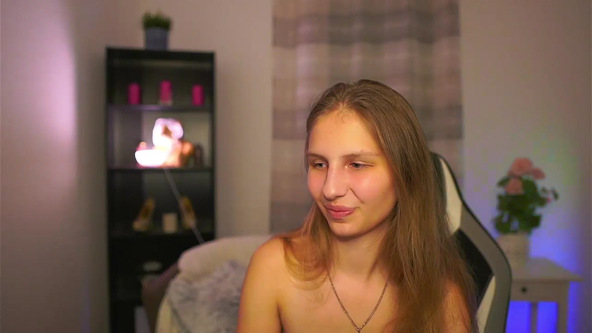 Gallery image thumbnail from Emmie_murray's myfreecams stream on, 05/08/2026, 22:31 image 18 of 20