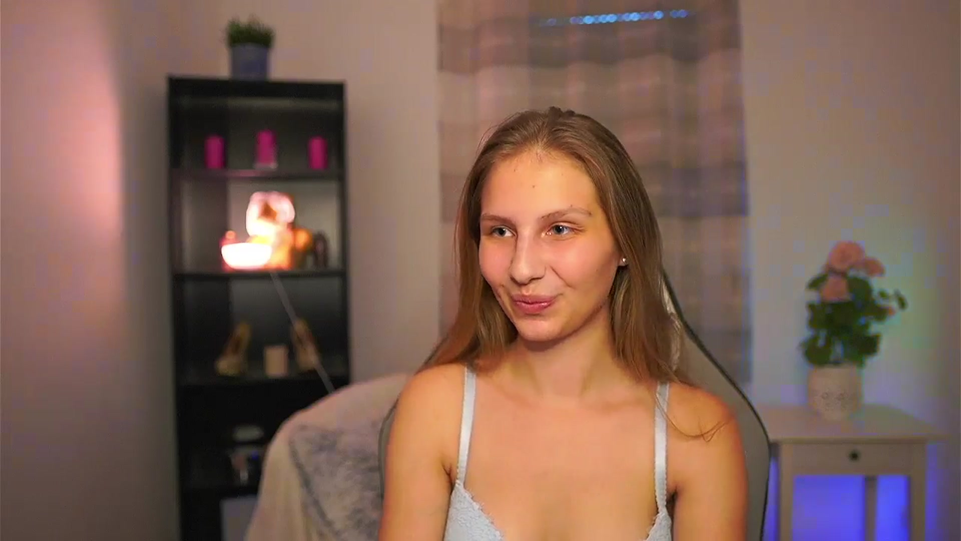 Gallery image thumbnail from Emmie_murray's myfreecams stream on, 05/09/2026, 17:19 image 7 of 20