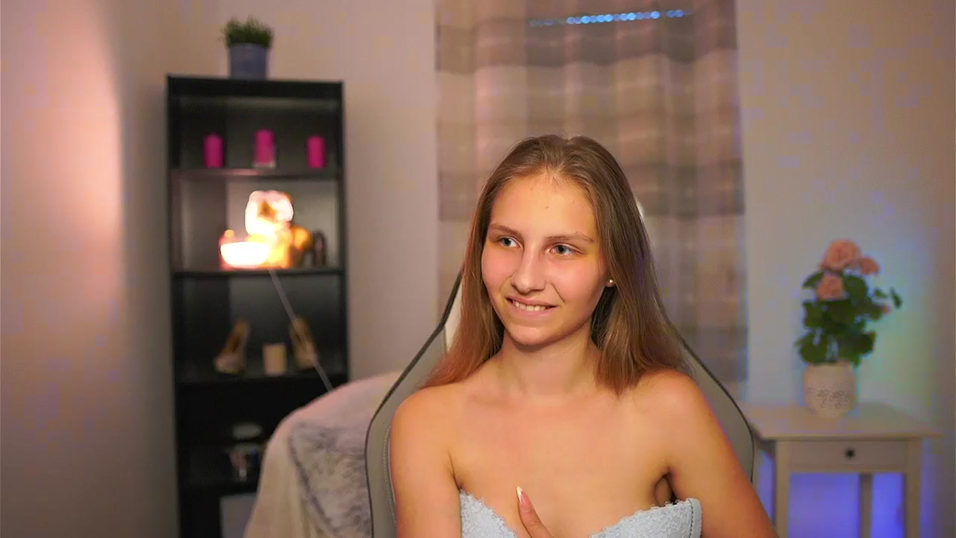 Gallery image thumbnail from Emmie_murray's myfreecams stream on, 05/09/2026, 17:19 image 3 of 20