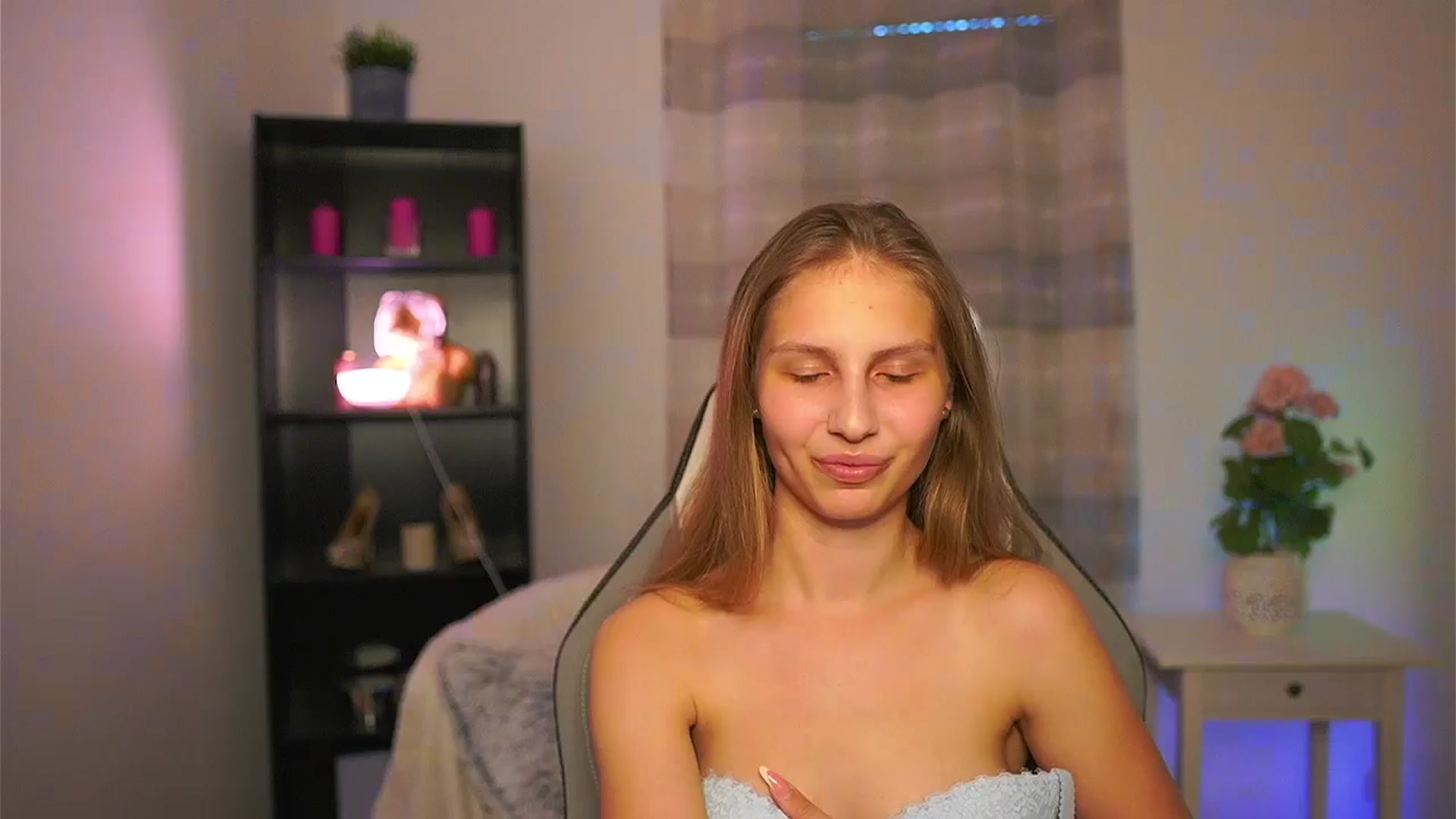 Gallery image thumbnail from Emmie_murray's myfreecams stream on, 05/09/2026, 17:19 image 1 of 20