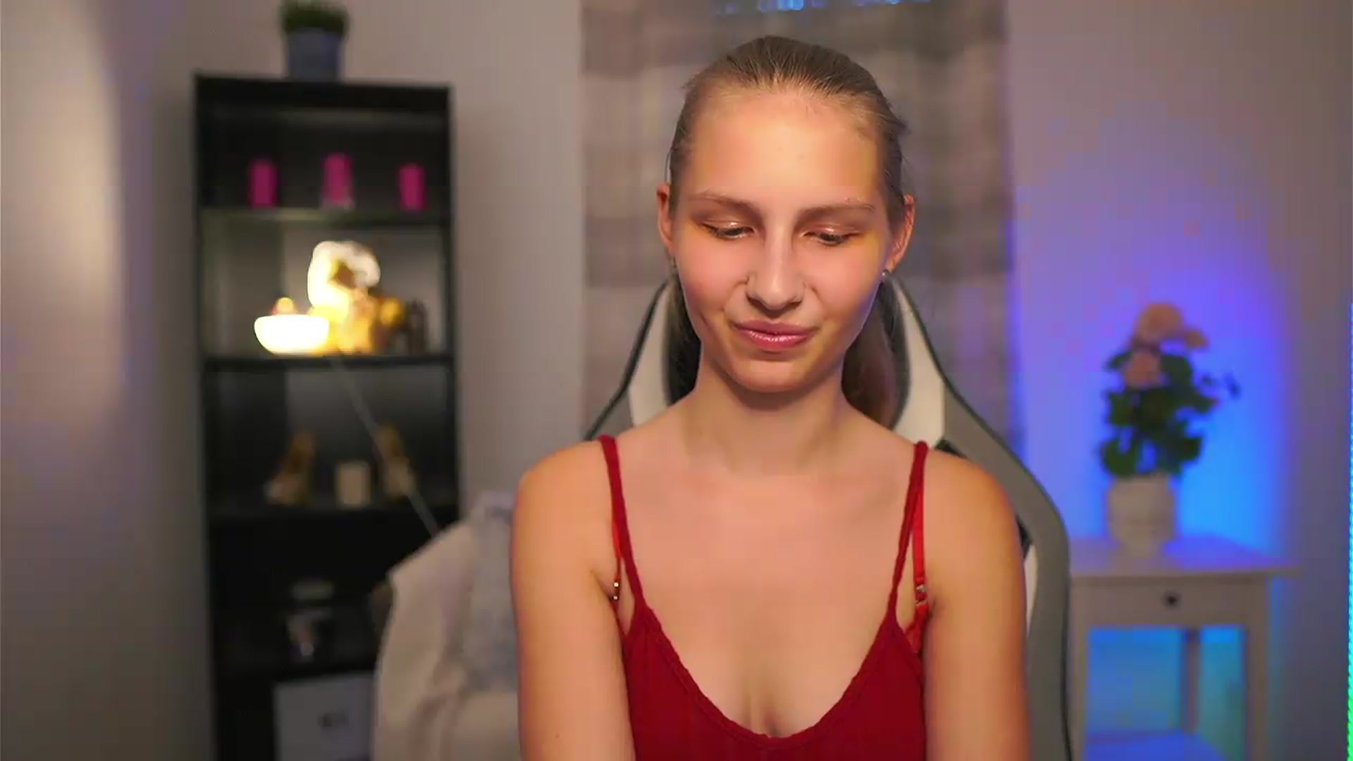 Gallery image thumbnail from Emmie_murray's myfreecams stream on, 05/13/2026, 17:03 image 8 of 20