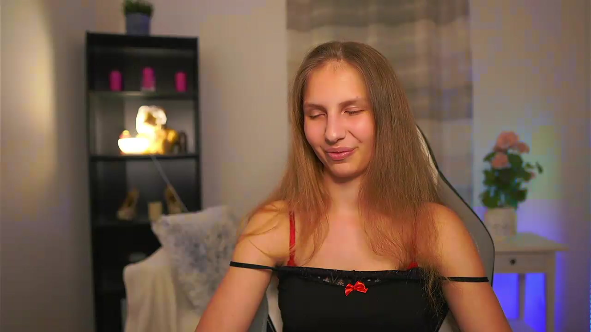 Gallery image thumbnail from Emmie_murray's myfreecams stream on, 05/16/2026, 20:53 image 10 of 20