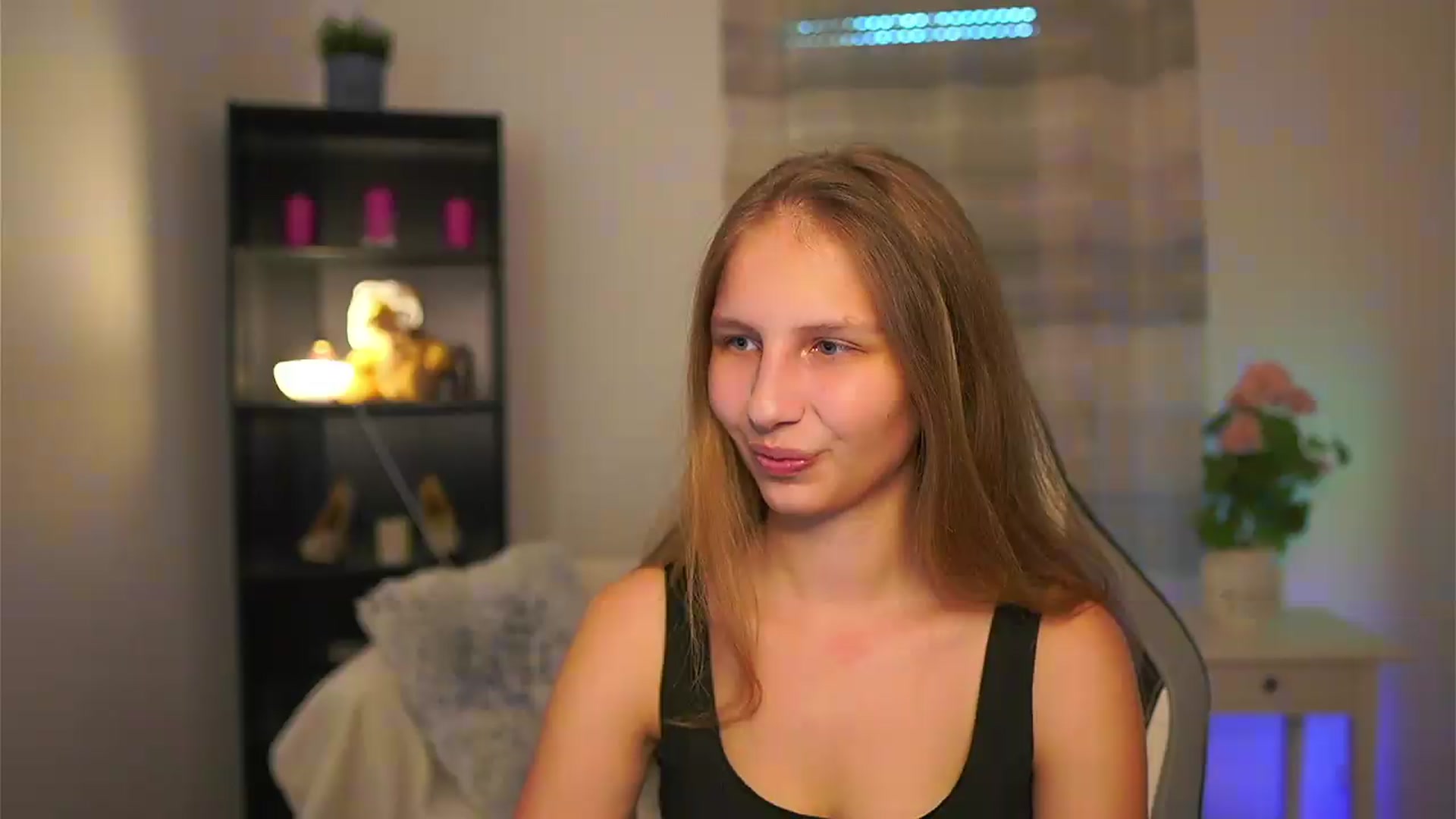 Gallery image thumbnail from Emmie_murray's myfreecams stream on, 05/21/2026, 15:53 image 1 of 20