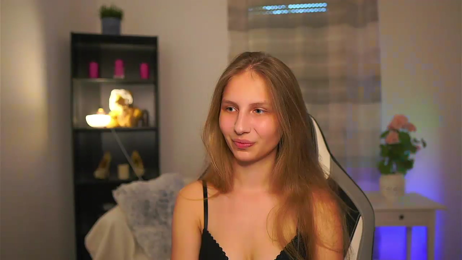 Gallery image thumbnail from Emmie_murray's myfreecams stream on, 05/21/2026, 15:53 image 12 of 20