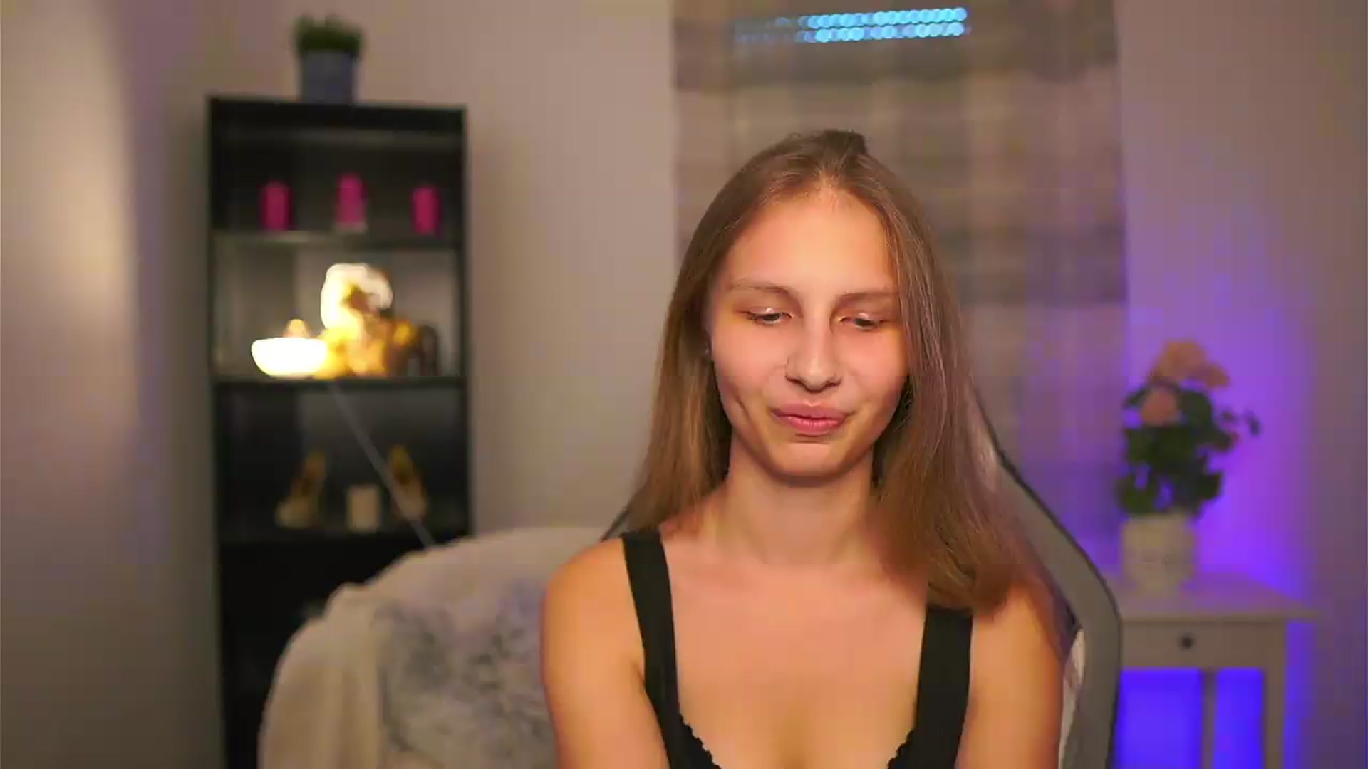 Gallery image thumbnail from Emmie_murray's myfreecams stream on, 05/21/2026, 17:41 image 1 of 20