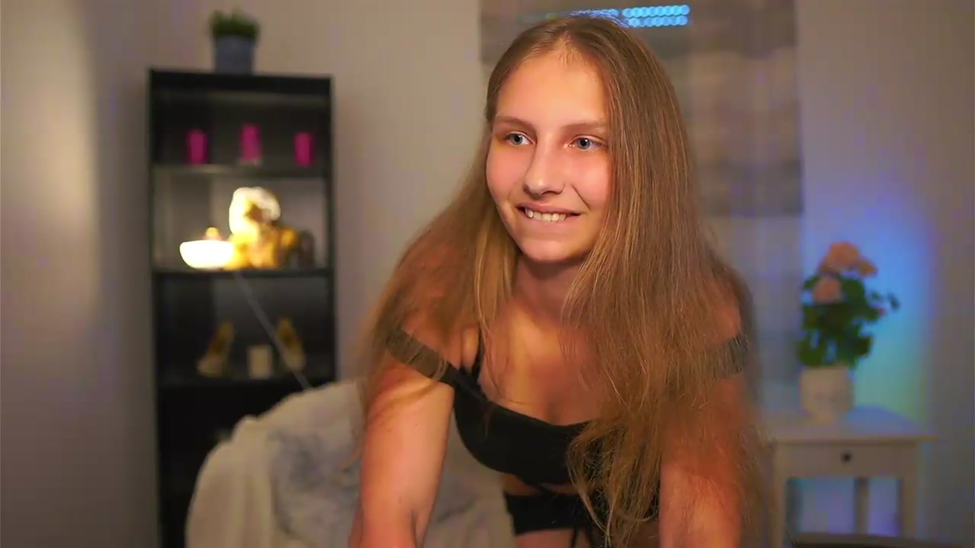 Gallery image thumbnail from Emmie_murray's myfreecams stream on, 05/21/2026, 17:41 image 3 of 20