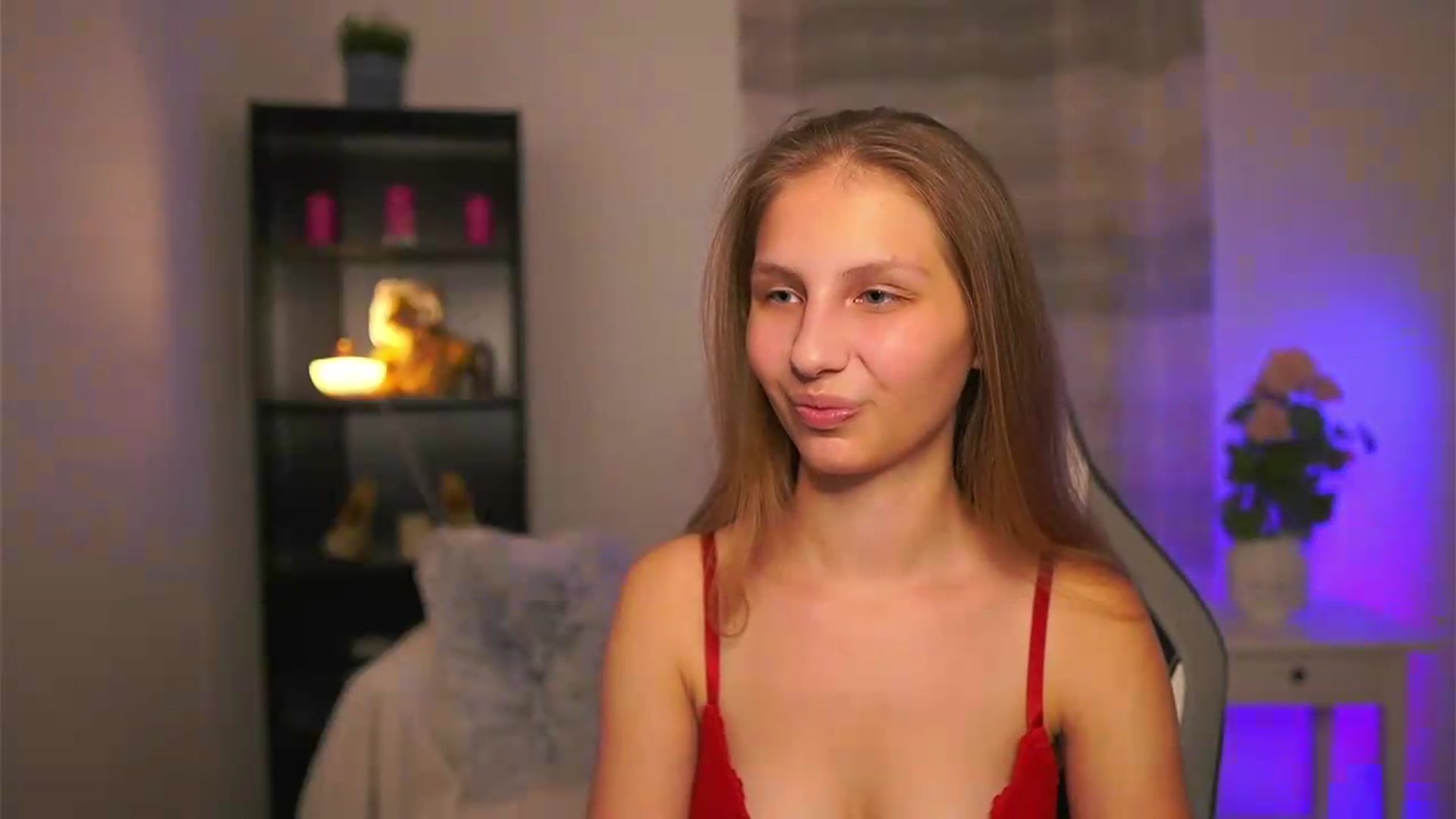 Gallery image thumbnail from Emmie_murray's myfreecams stream on, 05/23/2026, 19:58 image 16 of 20