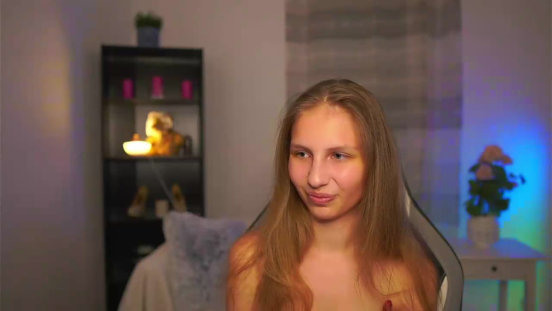 Gallery image thumbnail from Emmie_murray's myfreecams stream on, 05/23/2026, 22:14 image 17 of 20