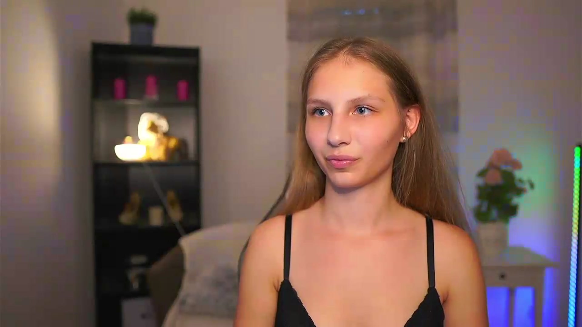 Gallery image thumbnail from Emmie_murray's myfreecams stream on, 05/27/2026, 17:55 image 19 of 20