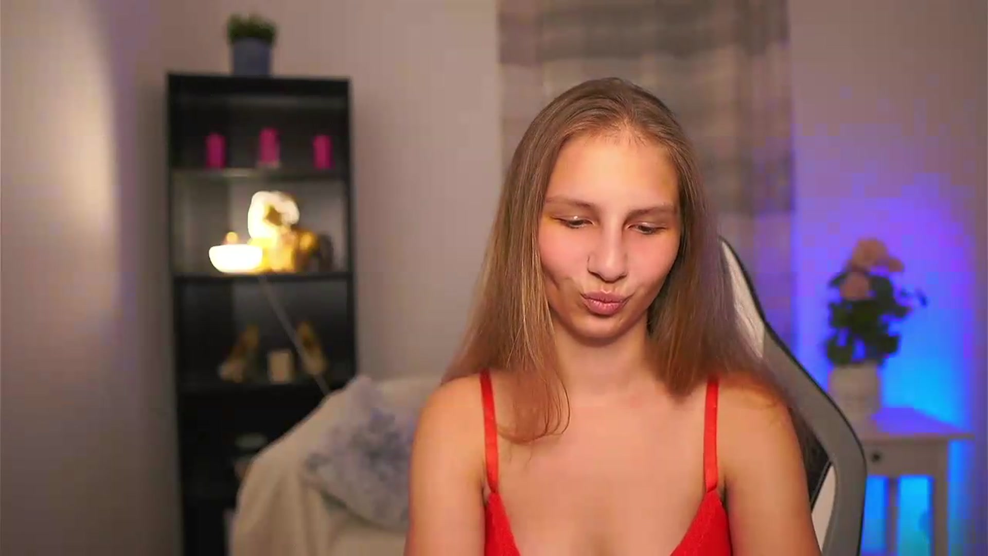Gallery image thumbnail from Emmie_murray's myfreecams stream on, 05/28/2026, 20:13 image 2 of 20