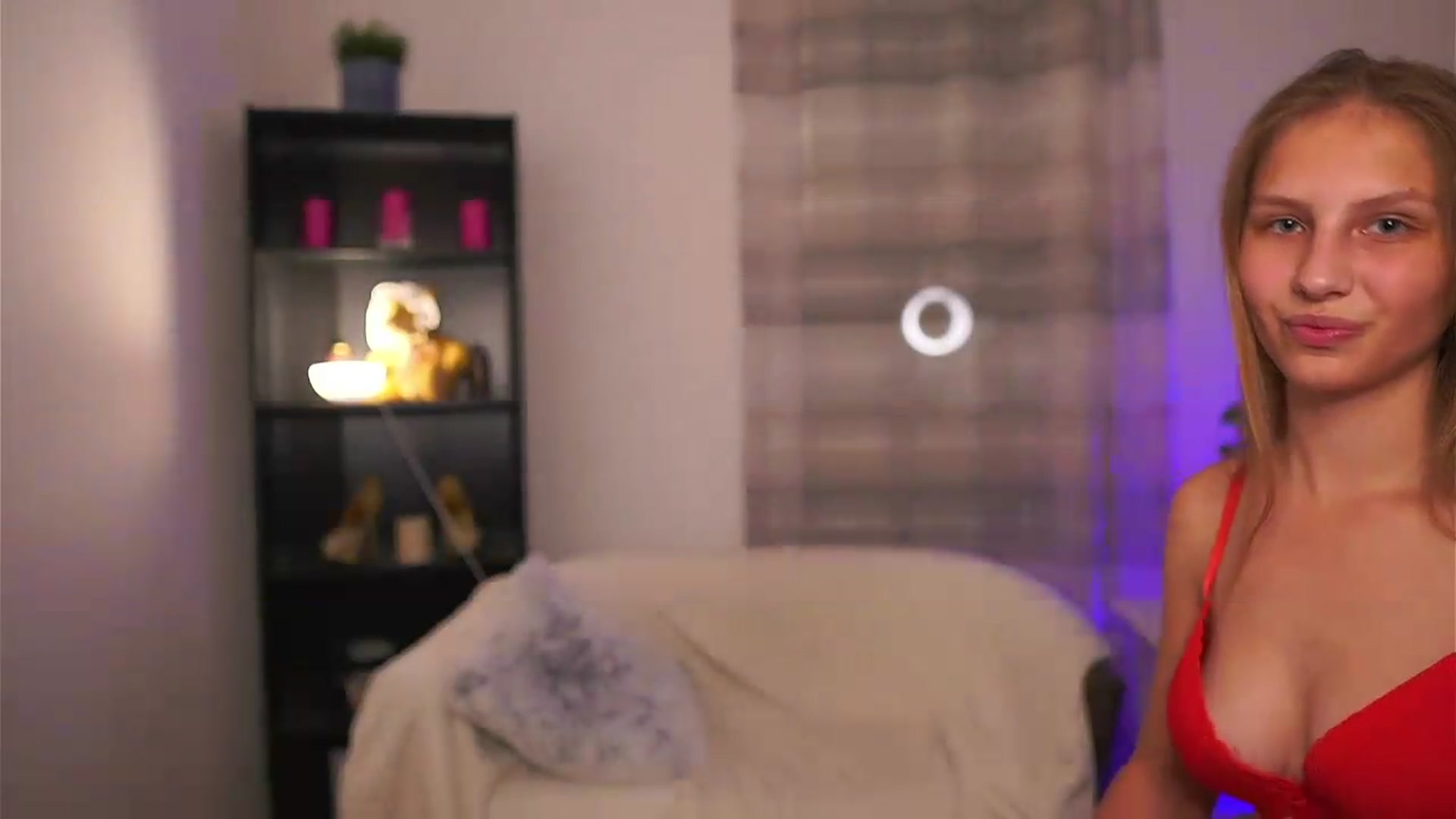 Gallery image thumbnail from Emmie_murray's myfreecams stream on, 05/28/2026, 20:13 image 8 of 20