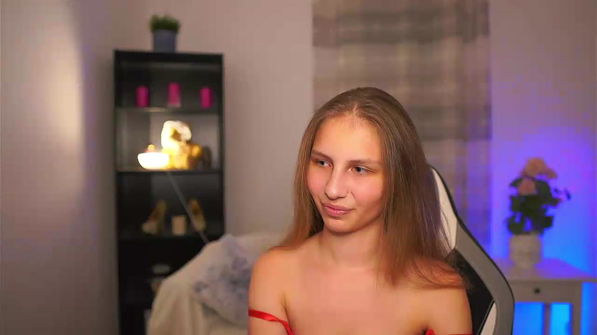 Gallery image thumbnail from Emmie_murray's myfreecams stream on, 05/28/2026, 20:56 image 11 of 20
