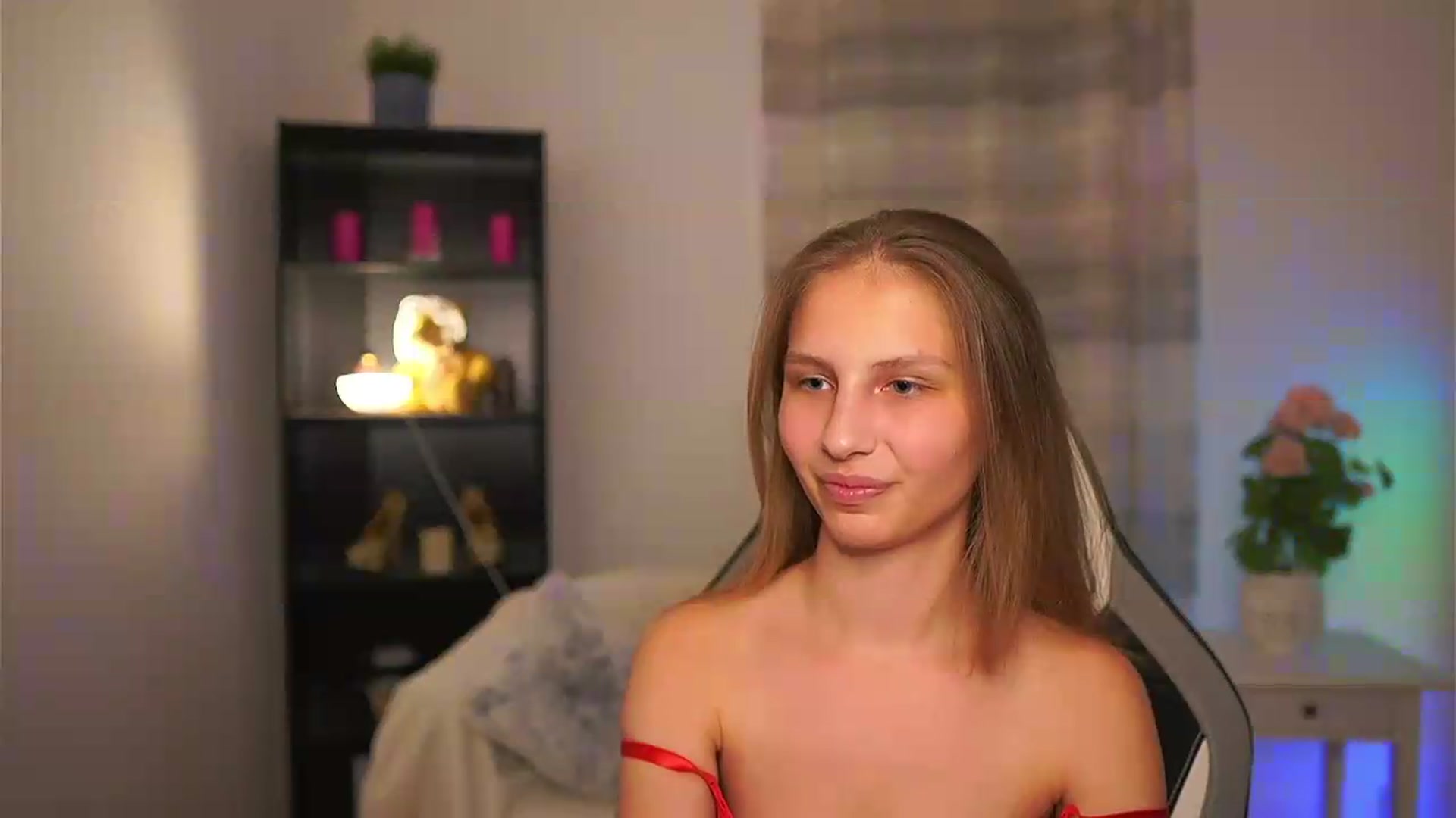 Gallery image thumbnail from Emmie_murray's myfreecams stream on, 05/28/2026, 20:56 image 10 of 20