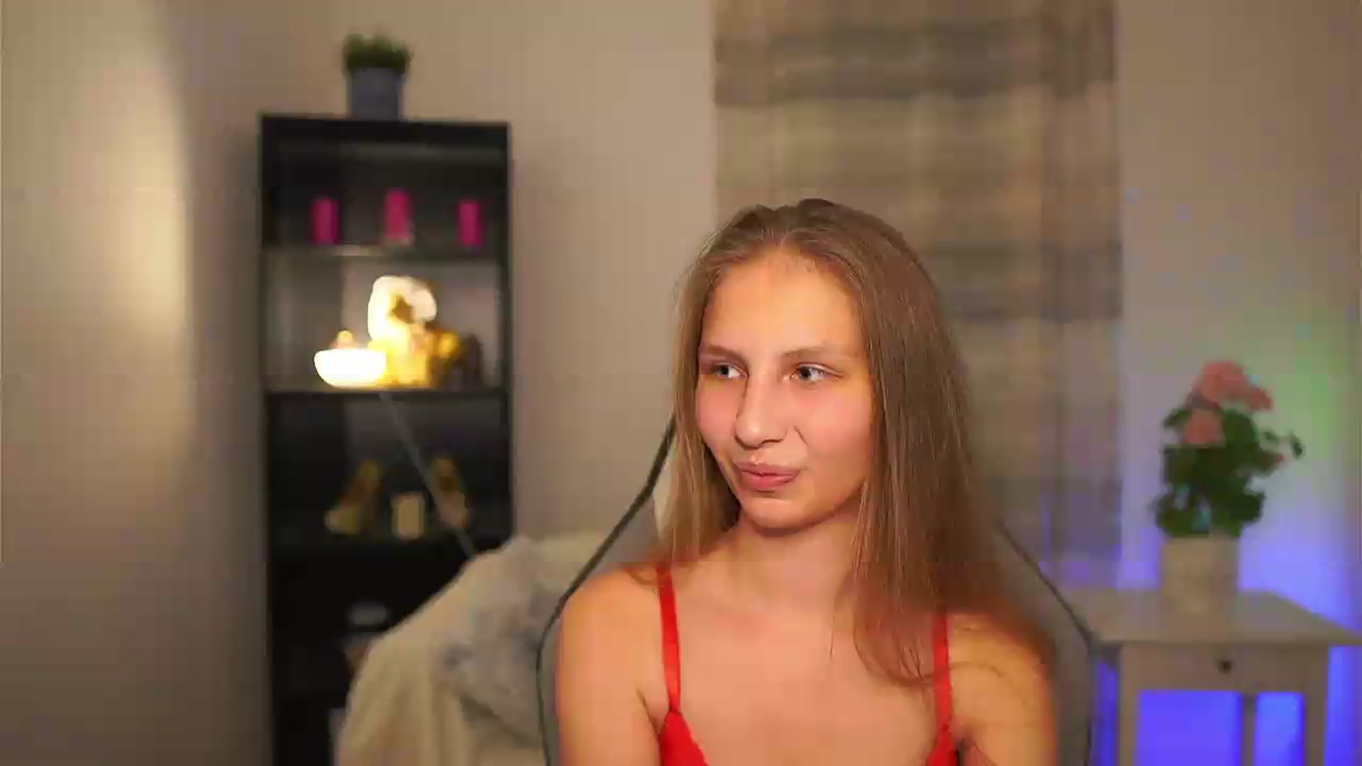 Gallery image thumbnail from Emmie_murray's myfreecams stream on, 05/28/2026, 21:19 image 1 of 20