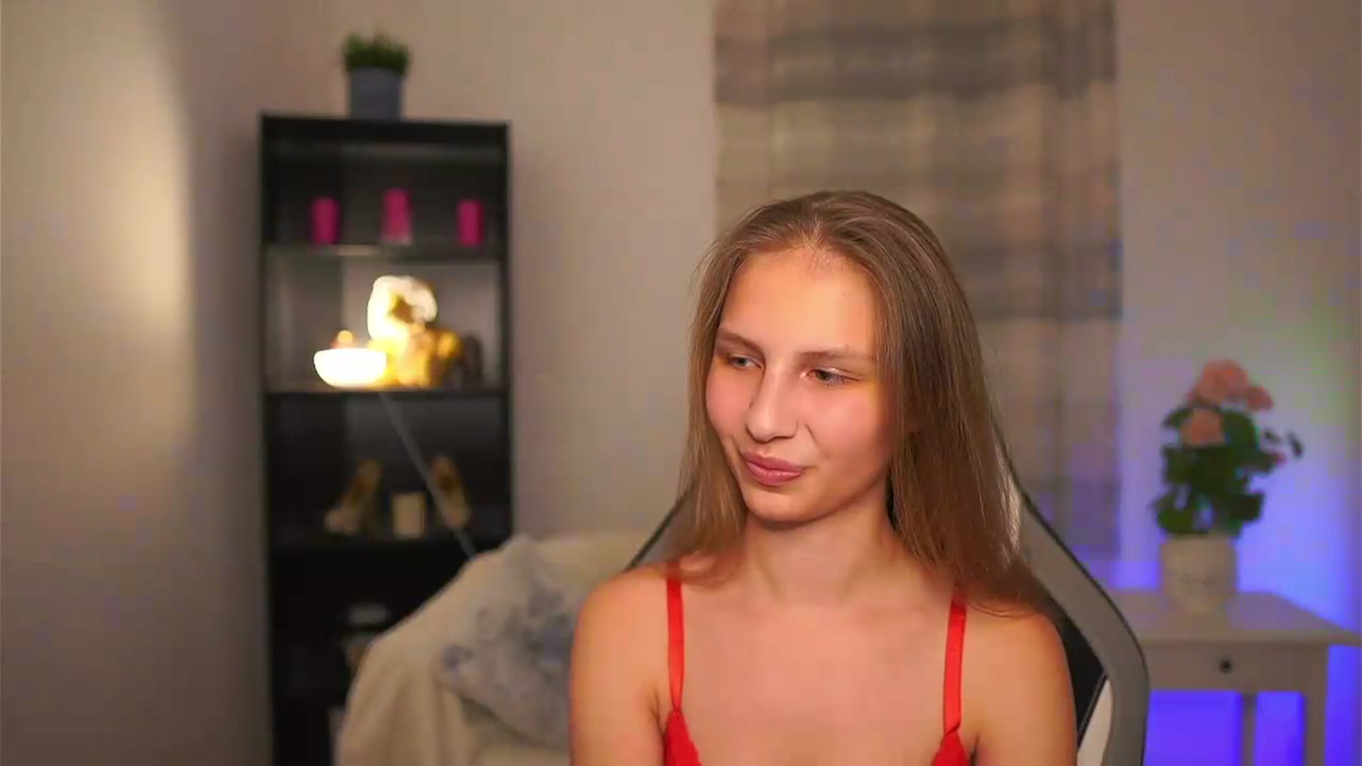 Gallery image thumbnail from Emmie_murray's myfreecams stream on, 05/28/2026, 21:19 image 12 of 20