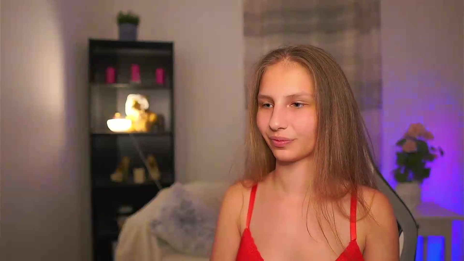 Gallery image thumbnail from Emmie_murray's myfreecams stream on, 05/28/2026, 21:19 image 9 of 20